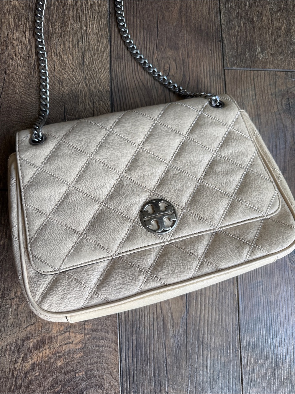 Tory Burch Quilted Cream Shoulder Bag with Chain Strap